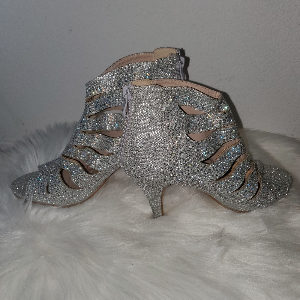 Shoes - Picture 2 of 3